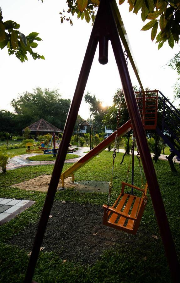 Nihara Resort And Spa Cochin Коччи Экстерьер фото