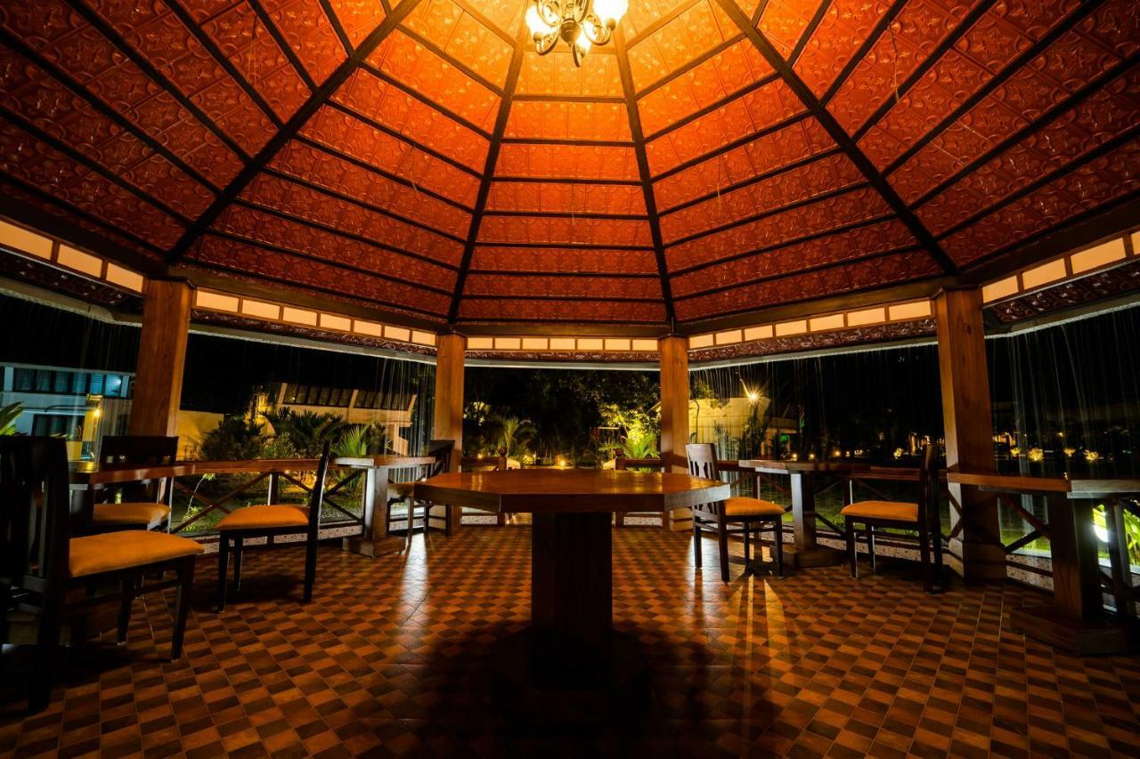 Nihara Resort And Spa Cochin Коччи Экстерьер фото